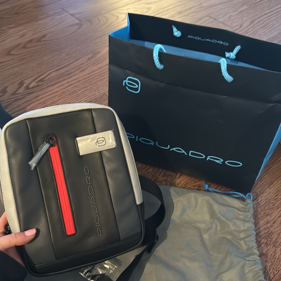 Piquardo crossbody bag - Picture 1 of 5